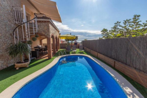 Catalunya Casas Cozy beach town villa for 8 - no car necessary!
